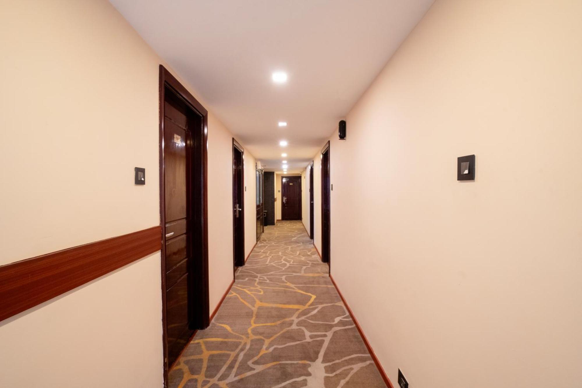 Park Avenue Hotel Nungambakkam Ченнаи Экстерьер фото