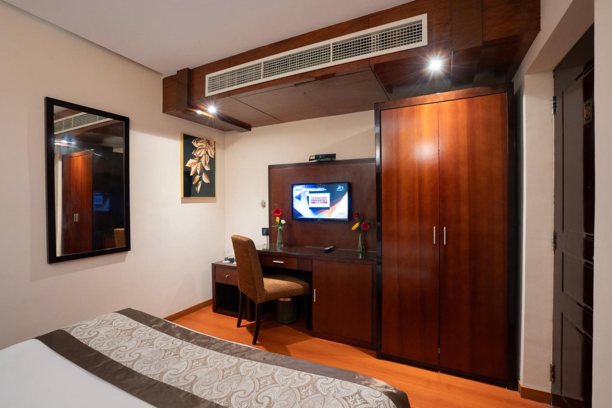 Park Avenue Hotel Nungambakkam Ченнаи Экстерьер фото
