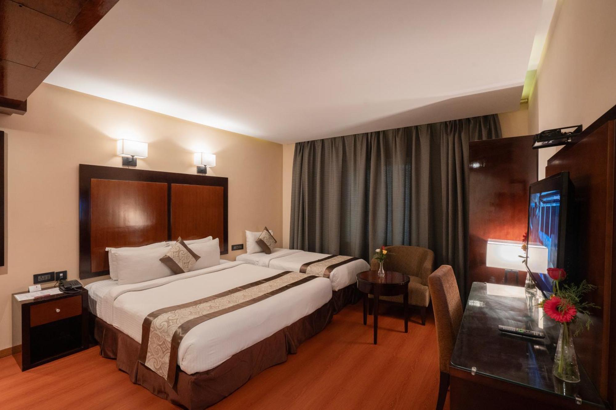 Park Avenue Hotel Nungambakkam Ченнаи Экстерьер фото