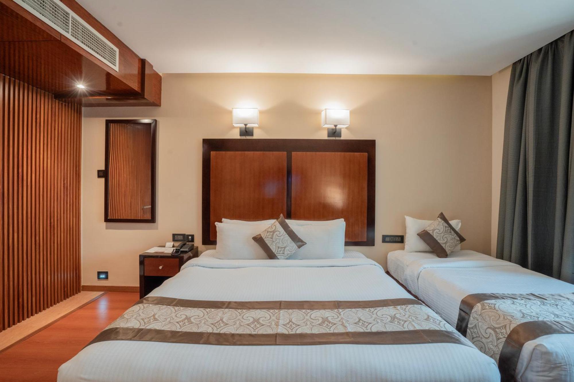 Park Avenue Hotel Nungambakkam Ченнаи Экстерьер фото