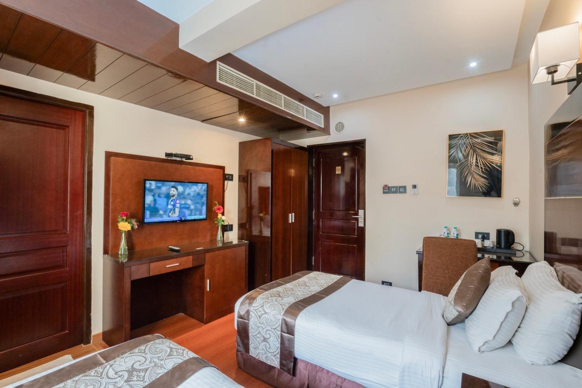 Park Avenue Hotel Nungambakkam Ченнаи Экстерьер фото