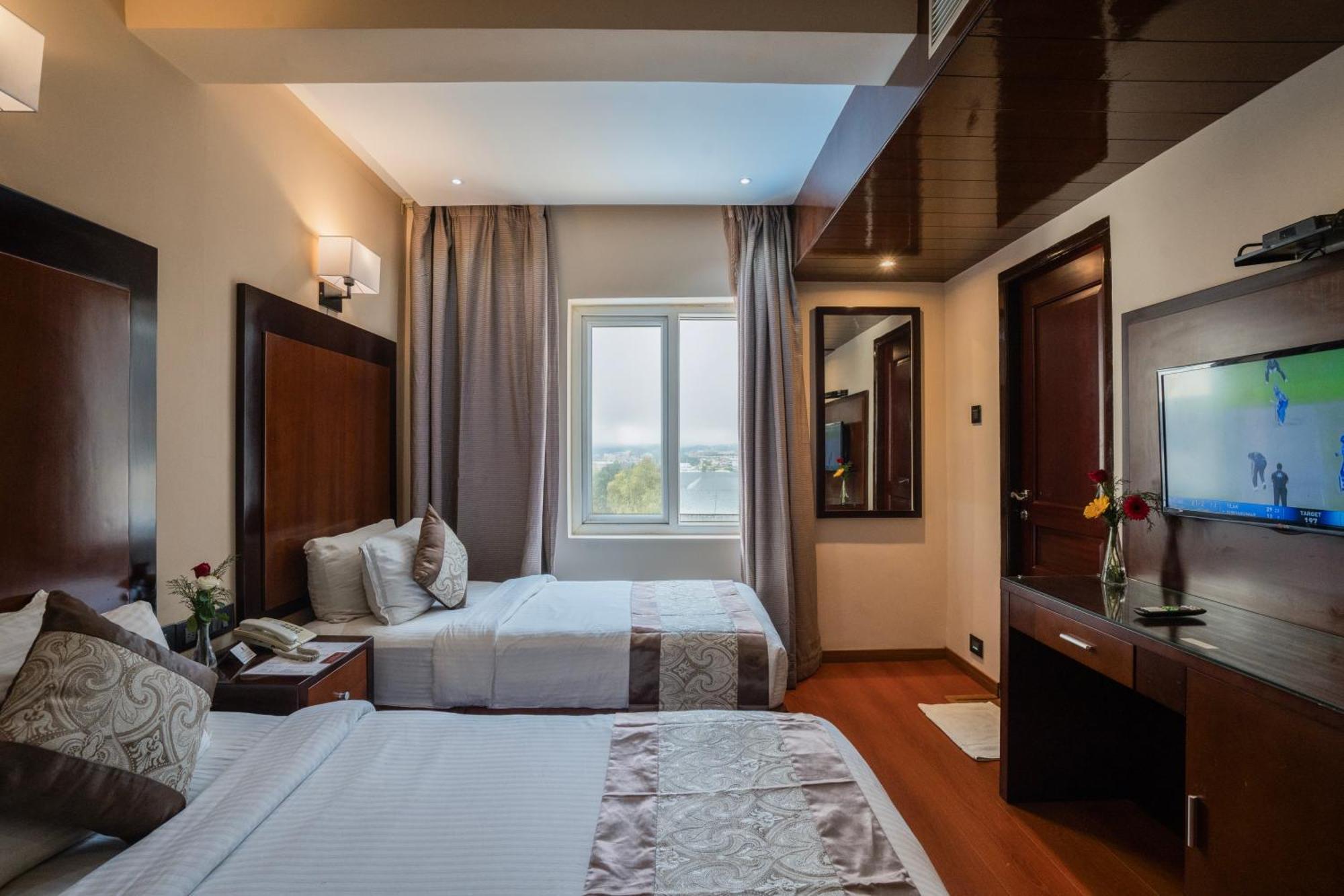 Park Avenue Hotel Nungambakkam Ченнаи Экстерьер фото